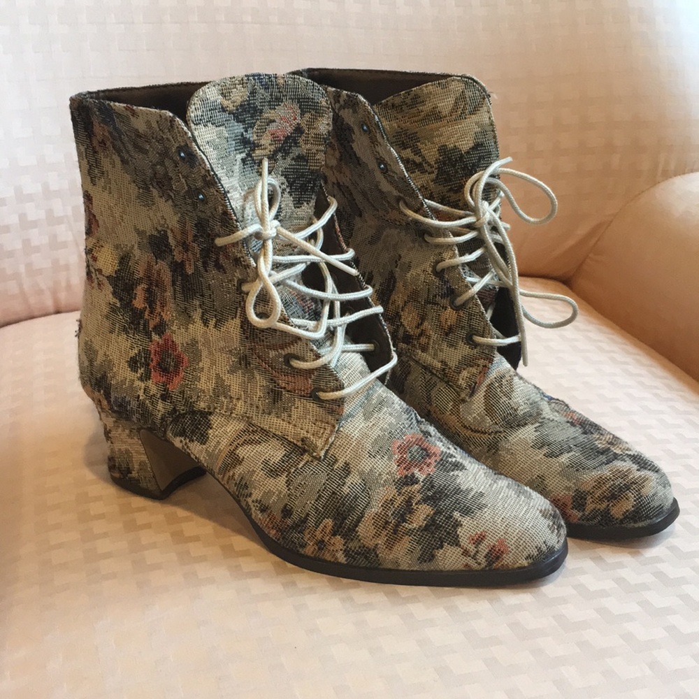 VINTAGE 90s Victorian Tapestry Boots - Picture 2 of 6